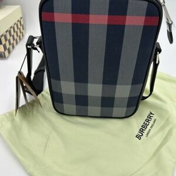 Men's Burberry, paddy check messenger bag adjustable strap made in Italy - Picture 4 of 13